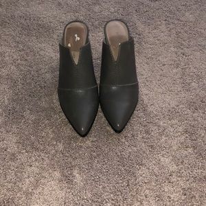 Donald/Pliner high heels